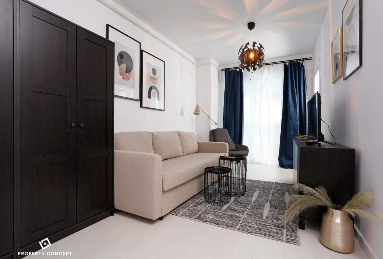 920 Apartment *